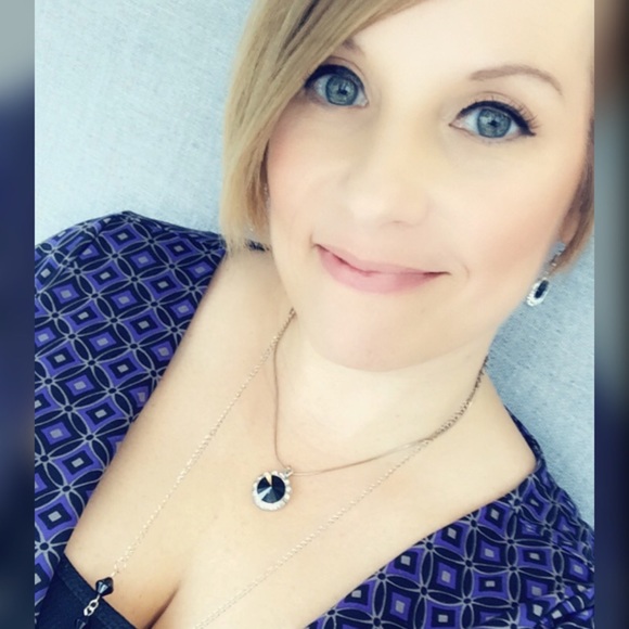 Meet Your Fellow Posh Addict 💜 - Picture 8 of 9